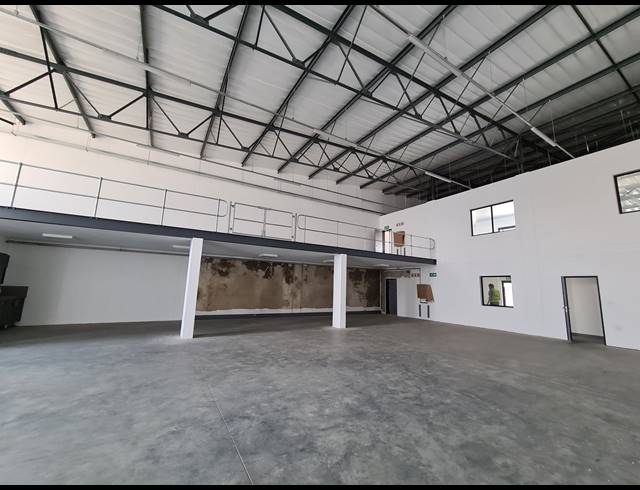 501M² WAREHOUSE TO LET IN LONGLAKE